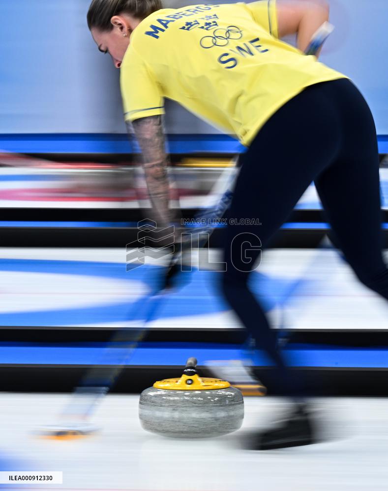 (BEIJING2022)CHINA-BEIJING-OLYMPIC WINTER GAMES-CURLING-WOMEN'S ROUND ROBIN SESSION-USA VS SWE (CN)