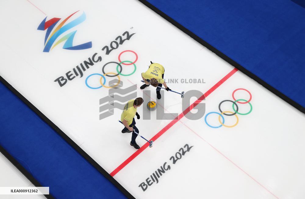 (BEIJING2022)CHINA-BEIJING-OLYMPIC WINTER GAMES-CURLING-MEN'S ROUND ROBIN SESSION-NOR VS SWE (CN)
