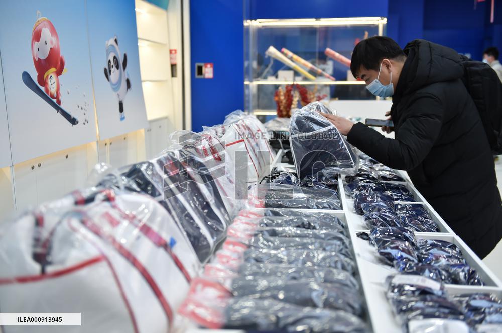 (BEIJING2022)CHINA-BEIJING-OLYMPIC WINTER GAMES-WANGFUJING-GOODS(CN)