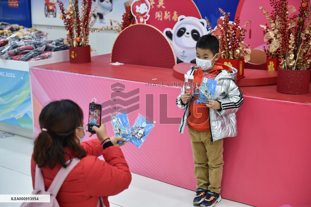 (BEIJING2022)CHINA-BEIJING-OLYMPIC WINTER GAMES-WANGFUJING-GOODS(CN)
