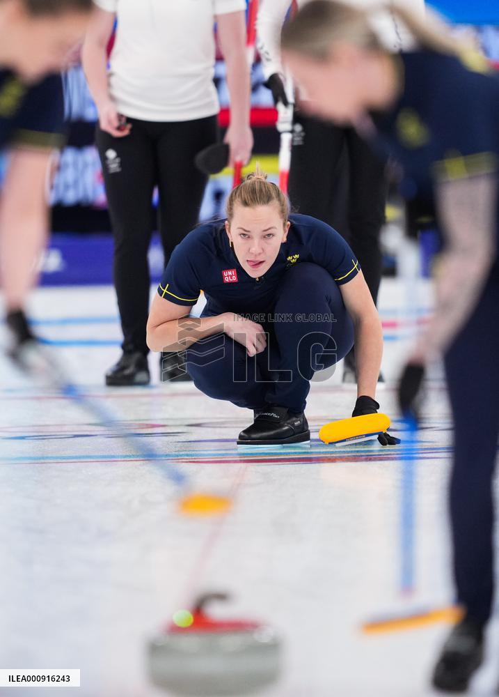 (BEIJING2022)CHINA-BEIJING-WINTER OLYMPIC GAMES-CURLING-WOMEN'S ROUND ROBIN-SWE vs GBR  (CN)
