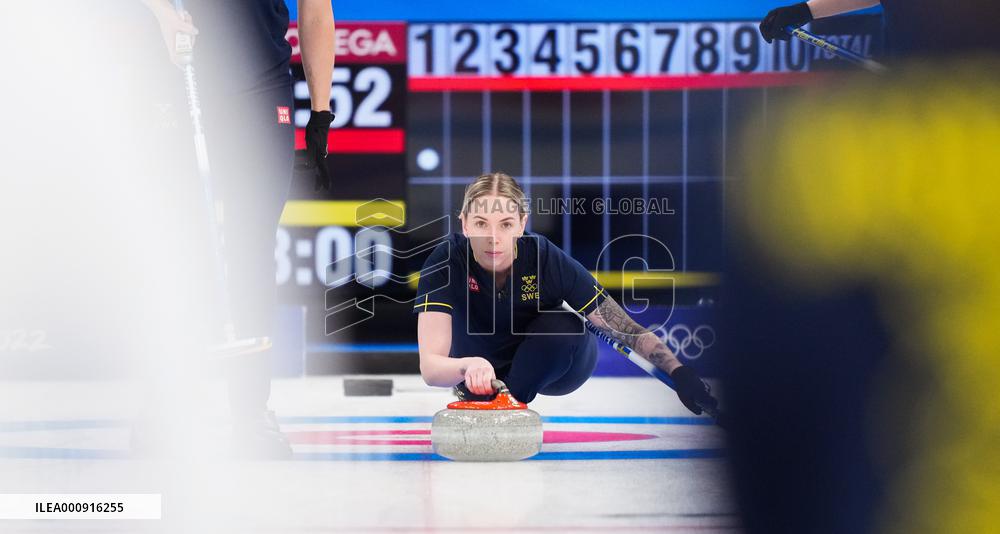 (BEIJING2022)CHINA-BEIJING-WINTER OLYMPIC GAMES-CURLING-WOMEN'S ROUND ROBIN-SWE vs GBR  (CN)