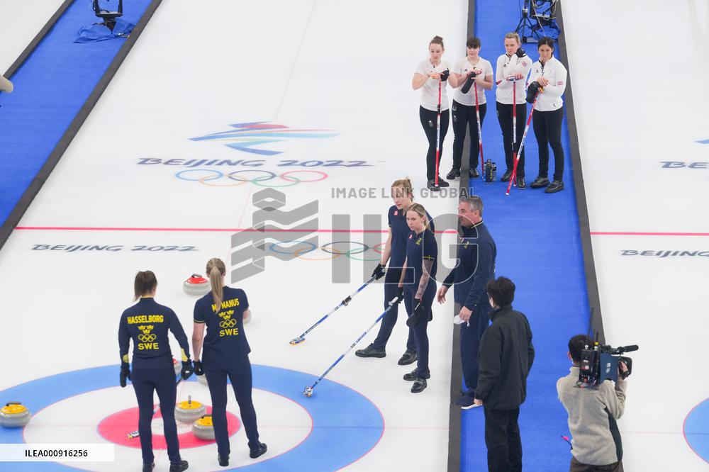 (BEIJING2022)CHINA-BEIJING-WINTER OLYMPIC GAMES-CURLING-WOMEN'S ROUND ROBIN-SWE vs GBR  (CN)