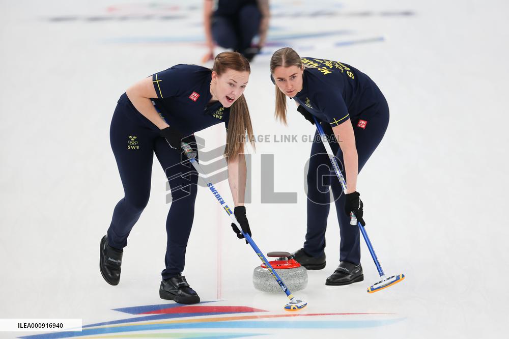 (BEIJING2022)CHINA-BEIJING-WINTER OLYMPIC GAMES-CURLING-WOMEN'S ROUND ROBIN-SWE vs CHN(CN)