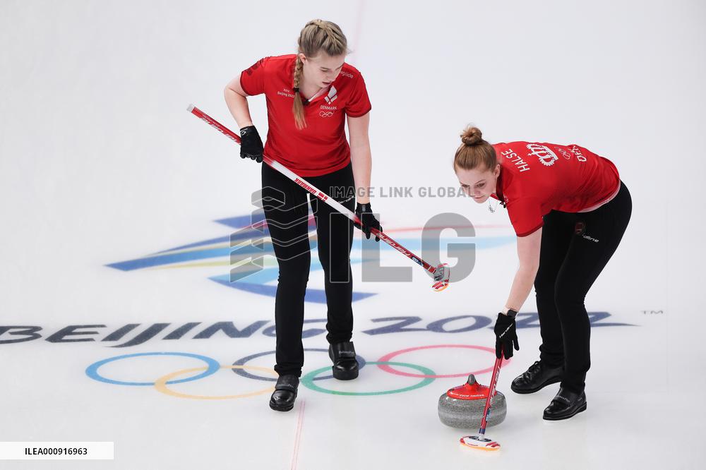 (BEIJING2022)CHINA-BEIJING-WINTER OLYMPIC GAMES-CURLING-WOMEN'S ROUND ROBIN-DEN VS GBR(CN)