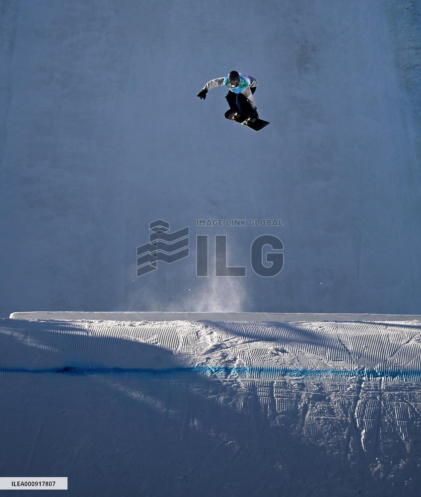 (XHTP)(BEIJING2022)CHINA-BEIJING-OLYMPIC WINTER GAMES-MEN'S SNOWBOARD BIG AIR-QUALIFICATION (CN)