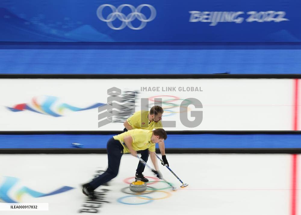 (BEIJING2022)CHINA-BEIJING-OLYMPIC WINTER GAMES-CURLING-MEN'S ROUND ROBIN SESSION-SWE VS ROC (VN)