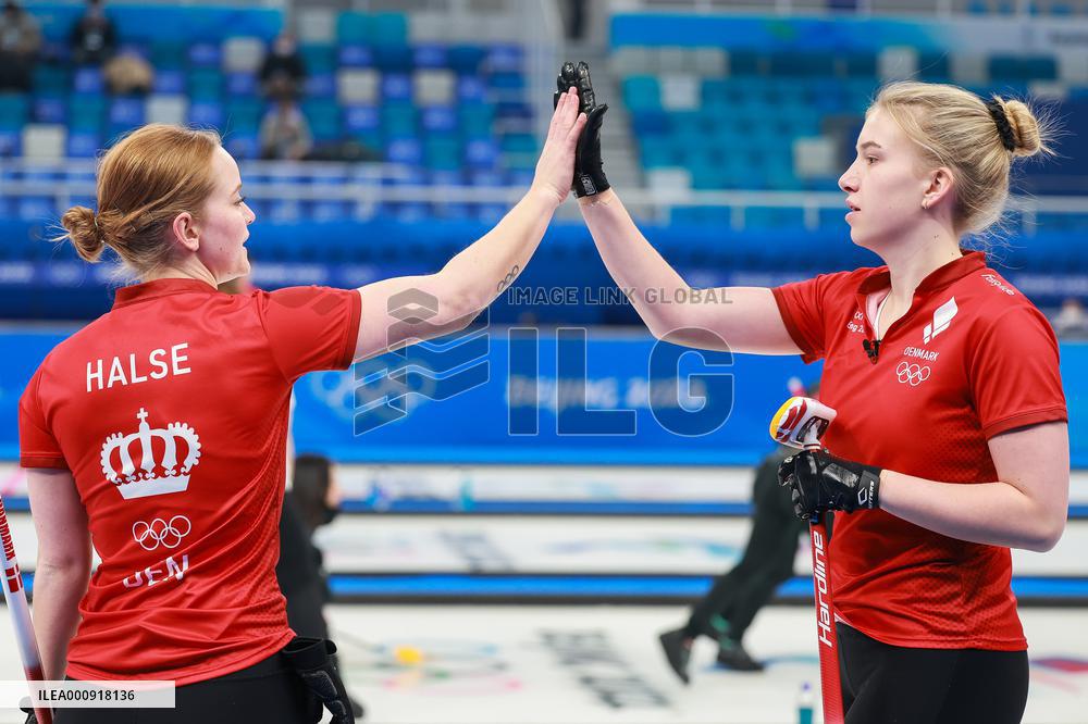 (BEIJING2022)CHINA-BEIJING-WINTER OLYMPIC GAMES-CURLING-WOMEN'S ROUND ROBIN-DEN vs ROC(CN)