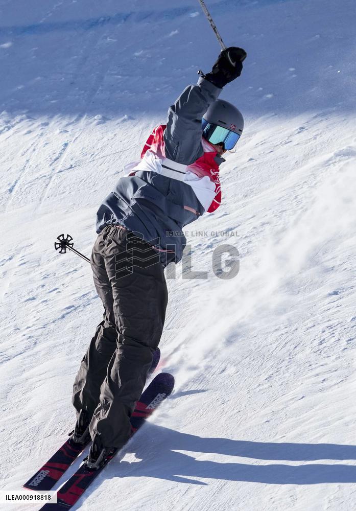 (BEIJING2022)CHINA-ZHANGJIAKOU-OLYMPIC WINTER GAMES-WOMEN'S FREESKI SLOPESTYLE-QUALIFICATION (CN)