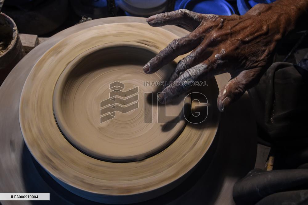 INDONESIA-WEST JAVA-POTTERY MAKING