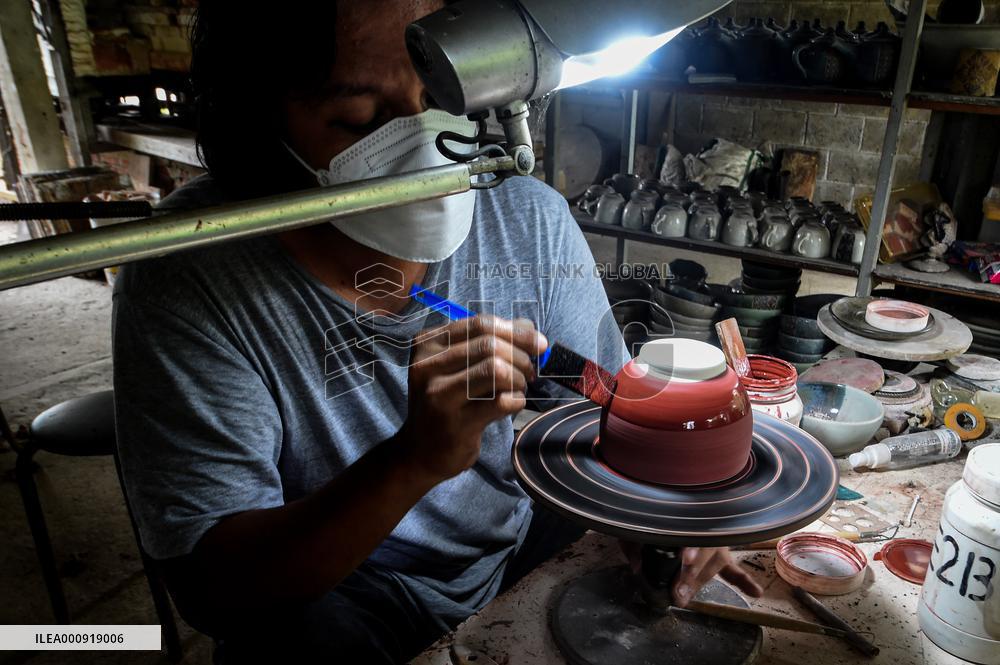 INDONESIA-WEST JAVA-POTTERY MAKING