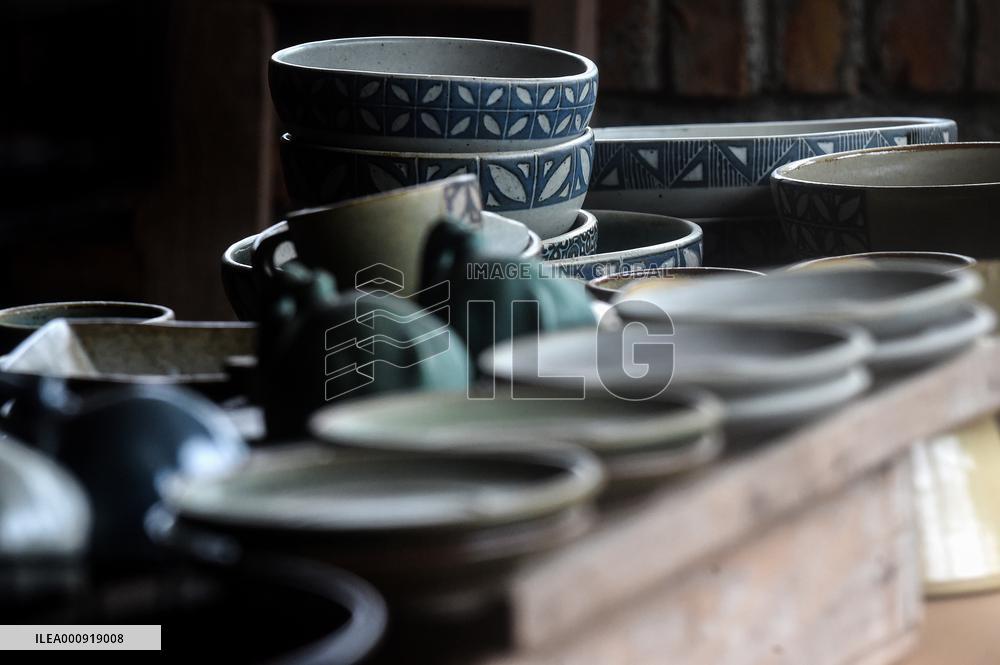 INDONESIA-WEST JAVA-POTTERY MAKING