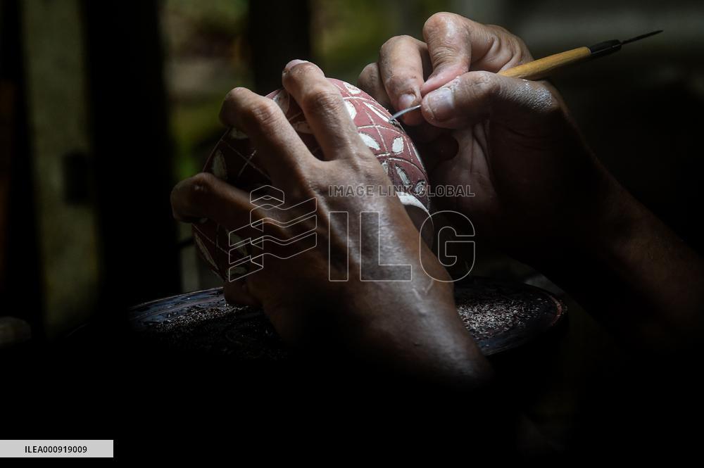 INDONESIA-WEST JAVA-POTTERY MAKING