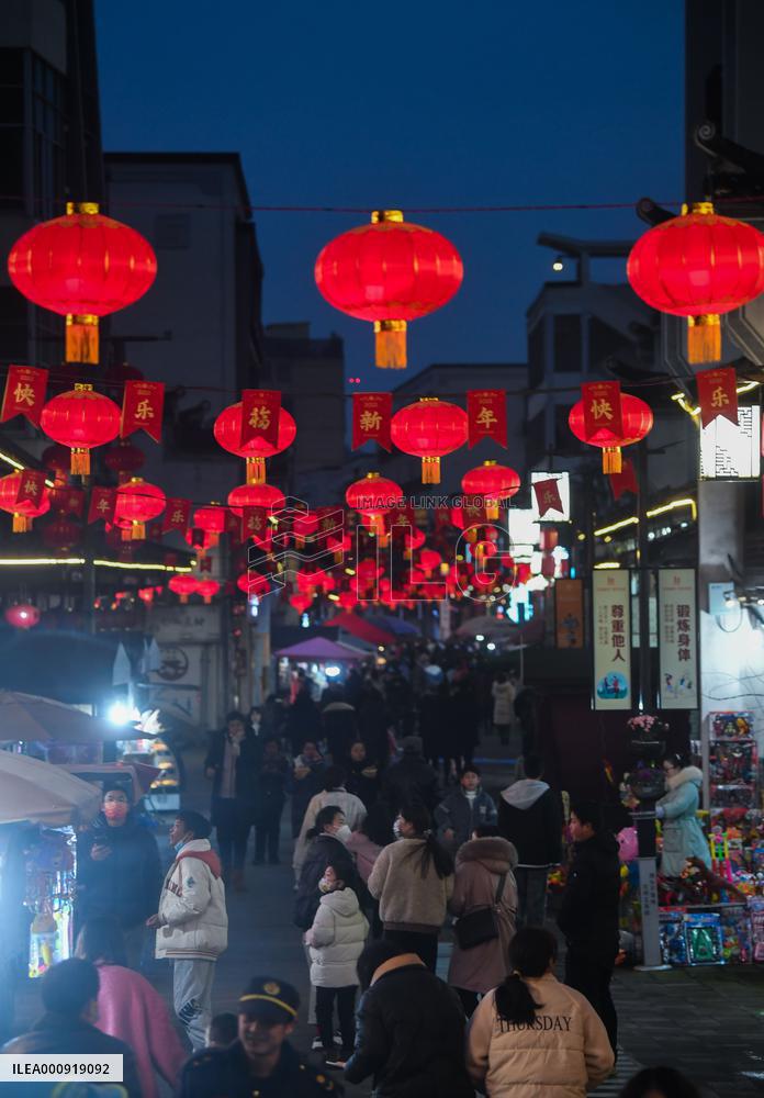 CHINA-ZHEJIANG-ANCIENT TOWN-LANTERN FESTIVAL-CELEBRATION (CN)