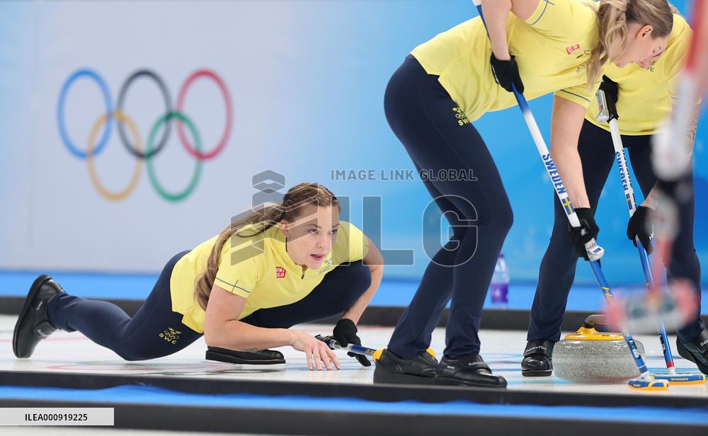 (BEIJING2022)CHINA-BEIJING-WINTER OLYMPIC GAMES-CURLING-WOMEN'S ROUND ROBIN-SWE vs SUI(CN)