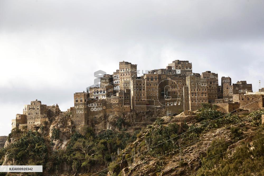 YEMEN-SANAA-MOUNTAIN-VILLAGE