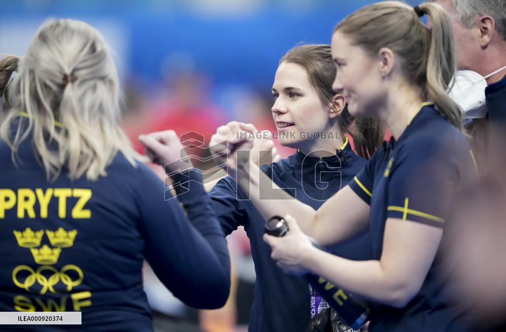 (BEIJING2022)CHINA-BEIJING-WINTER OLYMPIC GAMES-CURLING-WOMEN'S ROUND ROBIN-SWE vs DEN (CN)