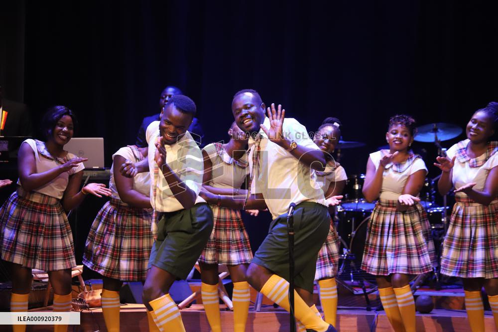 UGANDA-KAMPALA-ARTISTS-CHINESE MUSIC