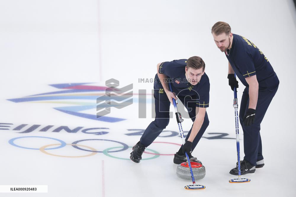 (BEIJING2022)CHINA-BEIJING-WINTER OLYMPIC GAMES-CURLING-MEN'S ROUND ROBIN-SWE vs DEN (CN)