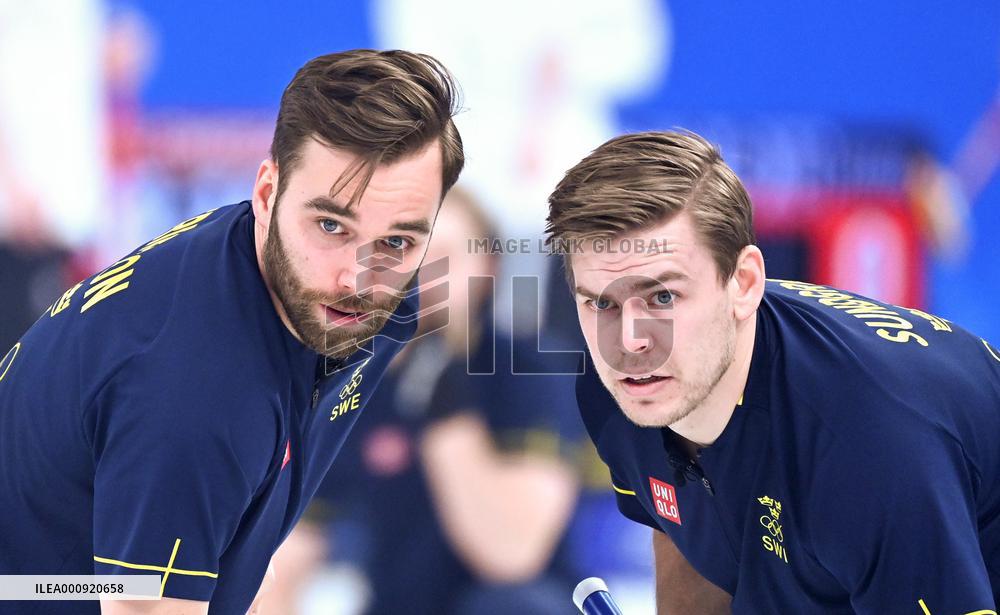 (BEIJING2022)CHINA-BEIJING-WINTER OLYMPIC GAMES-CURLING-MEN'S ROUND ROBIN-SWE vs GBR (CN)