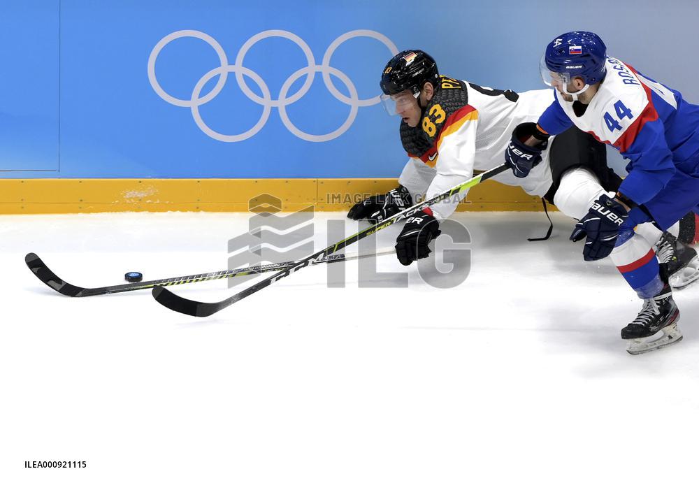 (BEIJING2022)CHINA-BEIJING-OLYMPIC WINTER GAMES-ICE HOCKEY-MEN'S QUALIFICATION PLAYOFF-SVK VS GER (CN)