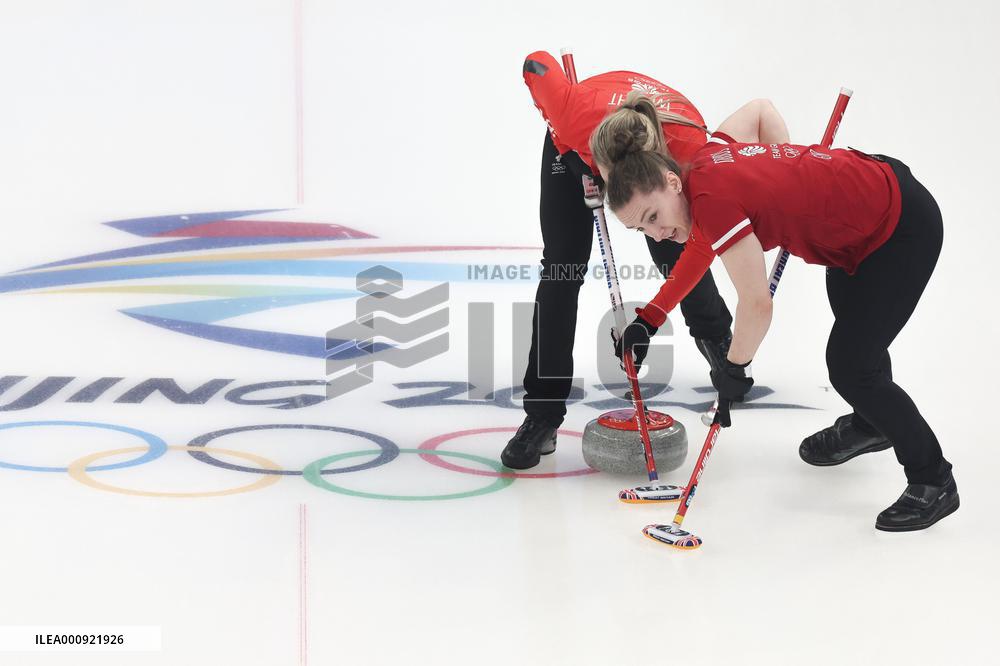 (BEIJING2022)CHINA-BEIJING-OLYMPIC WINTER GAMES-WOMEN'S ROUND ROBIN SESSION-GRB VS JPN (CN)
