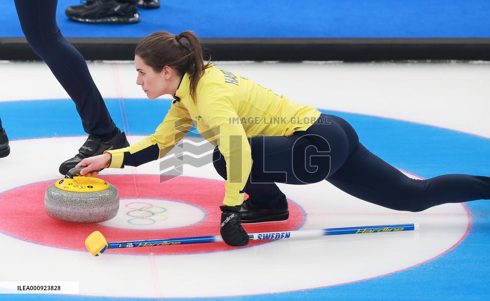 (BEIJING2022)CHINA-BEIJING-OLYMPIC WINTER GAMES-CURLING-WOMEN'S ROUND ROBIN SESSION-SWE VS ROC (CN)