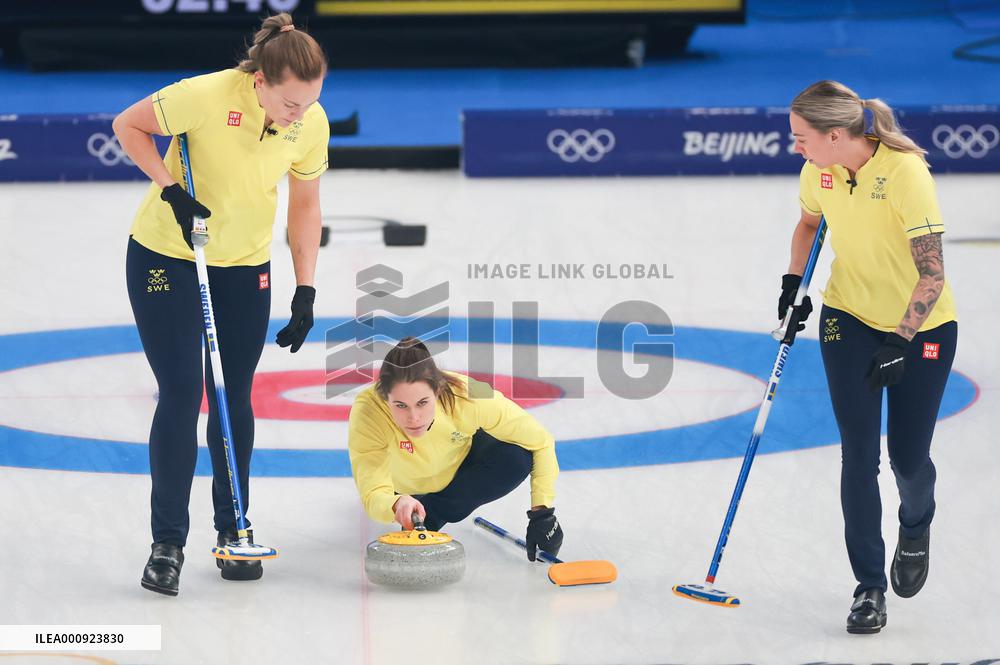 (BEIJING2022)CHINA-BEIJING-OLYMPIC WINTER GAMES-CURLING-WOMEN'S ROUND ROBIN SESSION-SWE VS ROC (CN)