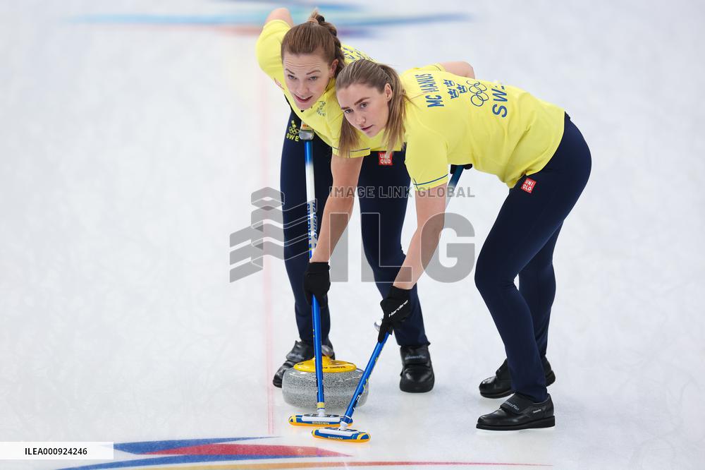 (BEIJING2022)CHINA-BEIJING-OLYMPIC WINTER GAMES-CURLING-WOMEN'S ROUND ROBIN SESSION-KOR VS SWE (CN)