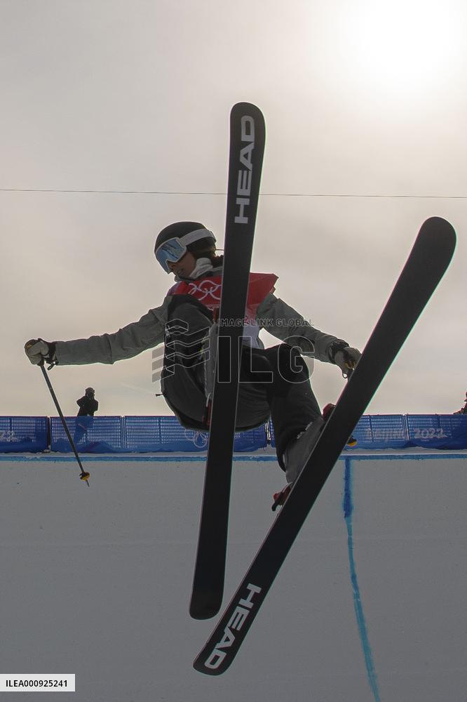 (BEIJING2022)CHINA-ZHANGJIAKOU-OLYMPIC WINTER GAMES-FREESTYLE SKIING-WOMEN'S FREESKI HALFPIPE-QUALIFICATION (CN)