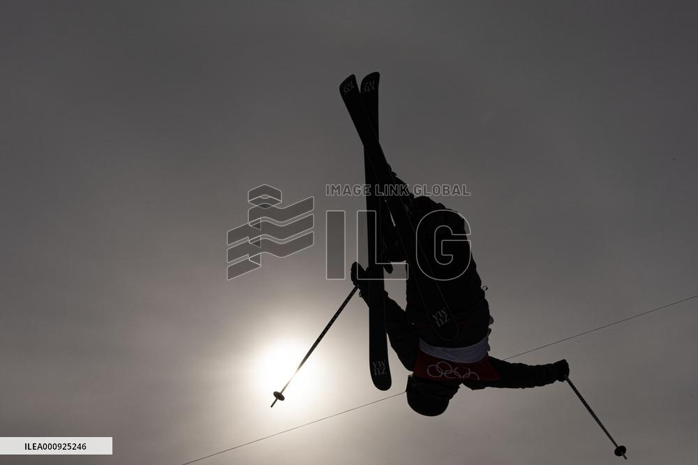 (BEIJING2022)CHINA-ZHANGJIAKOU-OLYMPIC WINTER GAMES-FREESTYLE SKIING-WOMEN'S FREESKI HALFPIPE-QUALIFICATION (CN)