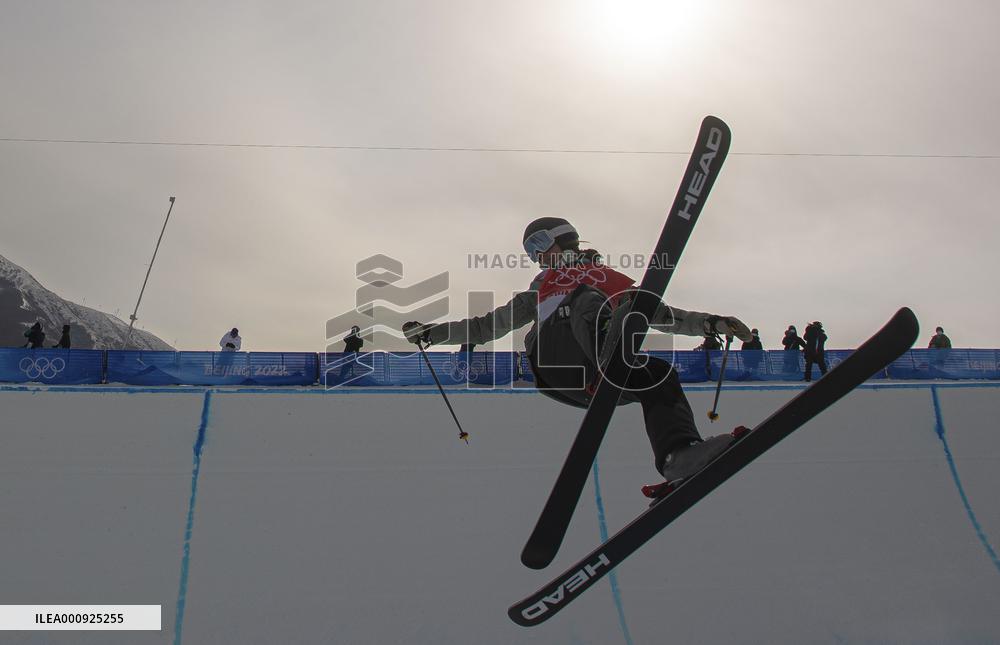 (BEIJING2022)CHINA-ZHANGJIAKOU-OLYMPIC WINTER GAMES-FREESTYLE SKIING-WOMEN'S FREESKI HALFPIPE-QUALIFICATION (CN)