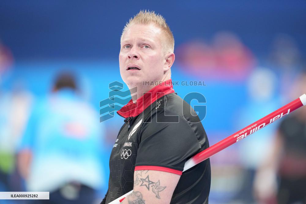 (BEIJING2022)CHINA-BEIJING-OLYMPIC WINTER GAMES-CURLING-MEN'S ROUND ROBIN SESSION-USA VS DEN (CN)