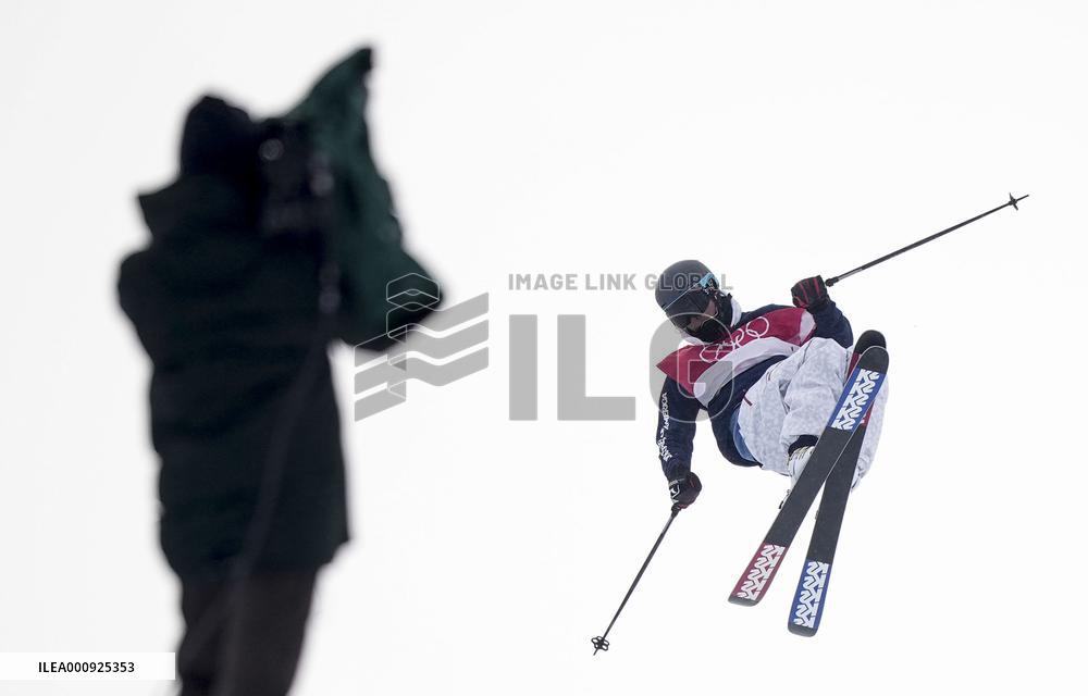 (BEIJING2022)CHINA-ZHANGJIAKOU-OLYMPIC WINTER GAMES-FREESTYLE SKIING-MEN'S FREESKI HALFPIPE-QUALIFICATION (CN)