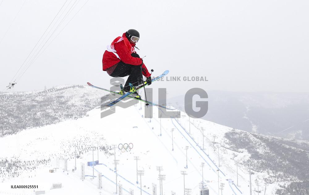 (BEIJING2022)CHINA-ZHANGJIAKOU-OLYMPIC WINTER GAMES-FREESTYLE SKIING-MEN'S FREESKI HALFPIPE-QUALIFICATION (CN)