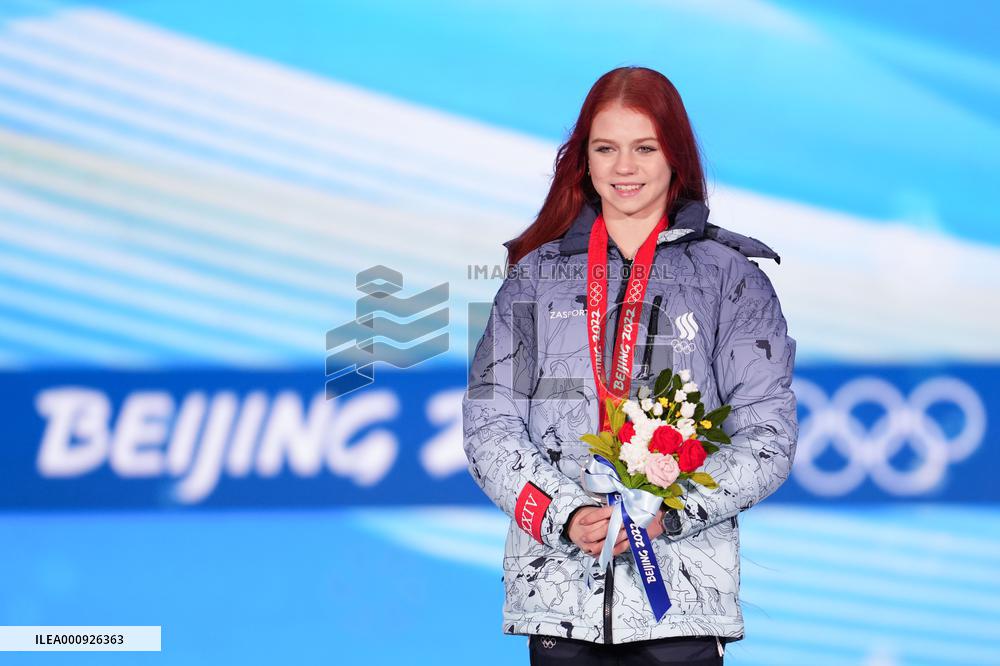 (BEIJING2022)CHINA-BEIJING-OLYMPIC WINTER GAMES-AWARDING CEREMONY-FIGURE SKATING WOMEN SINGLE SKATING (CN)