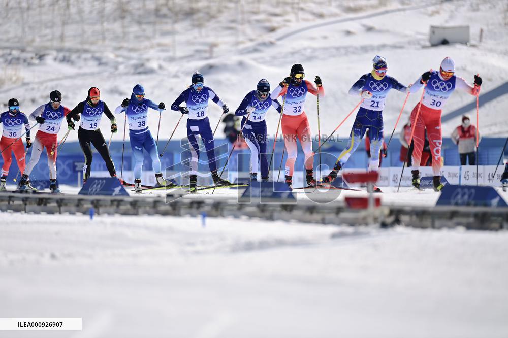 (XHTP)(BEIJING2022)CHINA-ZHANGJIAKOU-OLYMPIC WINTER GAMES-CROSS-COUNTRY SKIING-WOMEN'S 30KM MASS START FREE (CN)