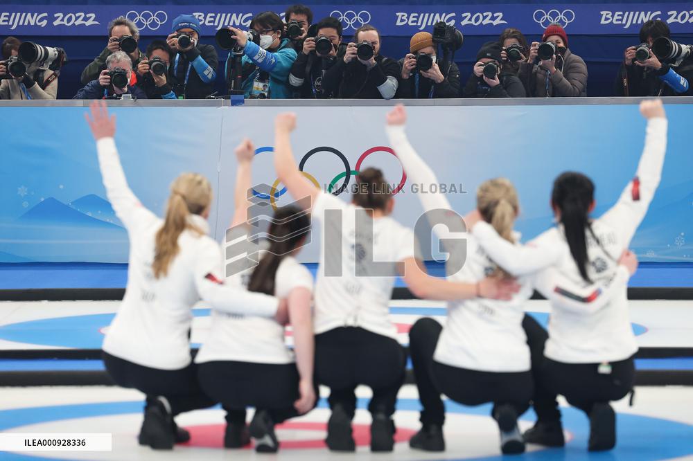 (XHTP)(BEIJING2022)CHINA-BEIJING-OLYMPIC WINTER GAMES-CURLING-WOMEN'S GOLD MEDAL GAME-JPN VS GBR(CN)