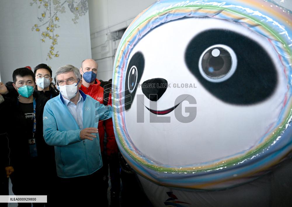 (BEIJING2022)CHINA-BEIJING-OLYMPIC WINTER GAMES-IOC-BACH-VOLUNTEERS-COMMUNICATION (CN)