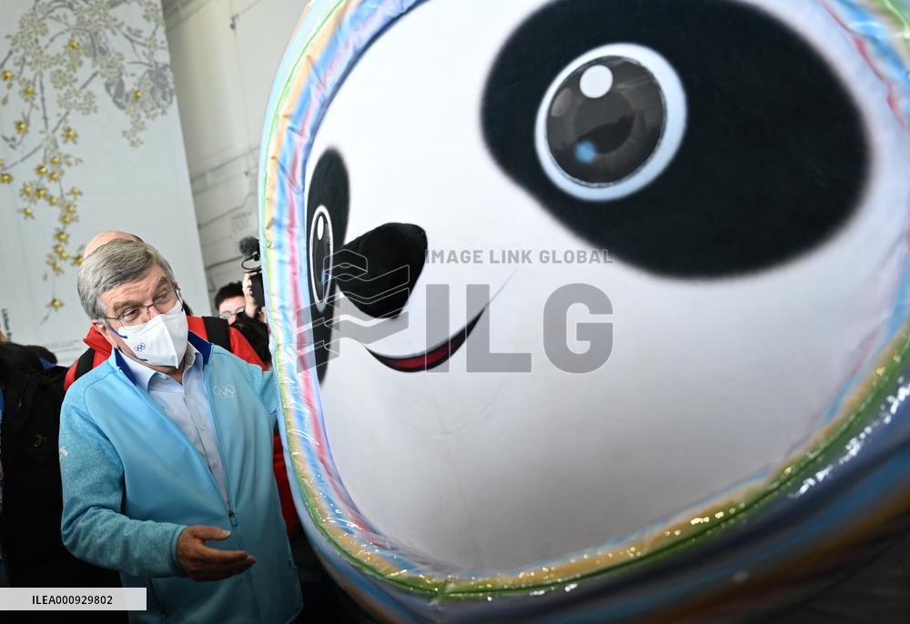 (BEIJING2022)CHINA-BEIJING-OLYMPIC WINTER GAMES-IOC-BACH-VOLUNTEERS-COMMUNICATION (CN)