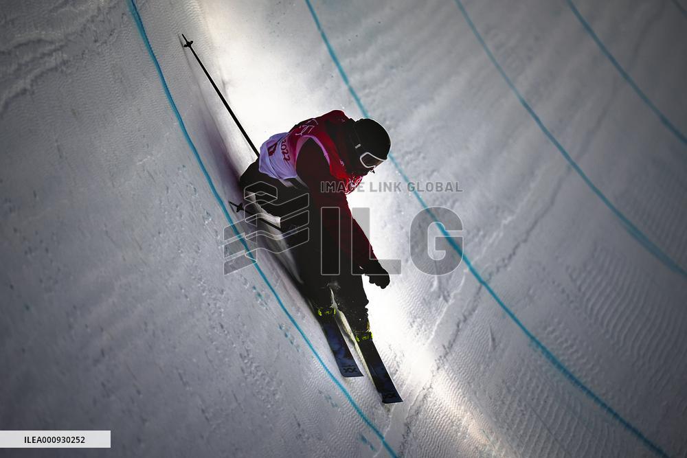 (BEIJING2022)CHINA-ZHANGJIAKOU-OLYMPIC WINTER GAMES-FREESTYLE SKIING-MEN'S FREESKI HALFPIPE-FINAL(CN)