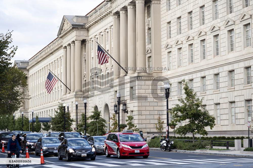 Xinhua Headlines: Washington urged to end costly tariff war on China amid surging inflation