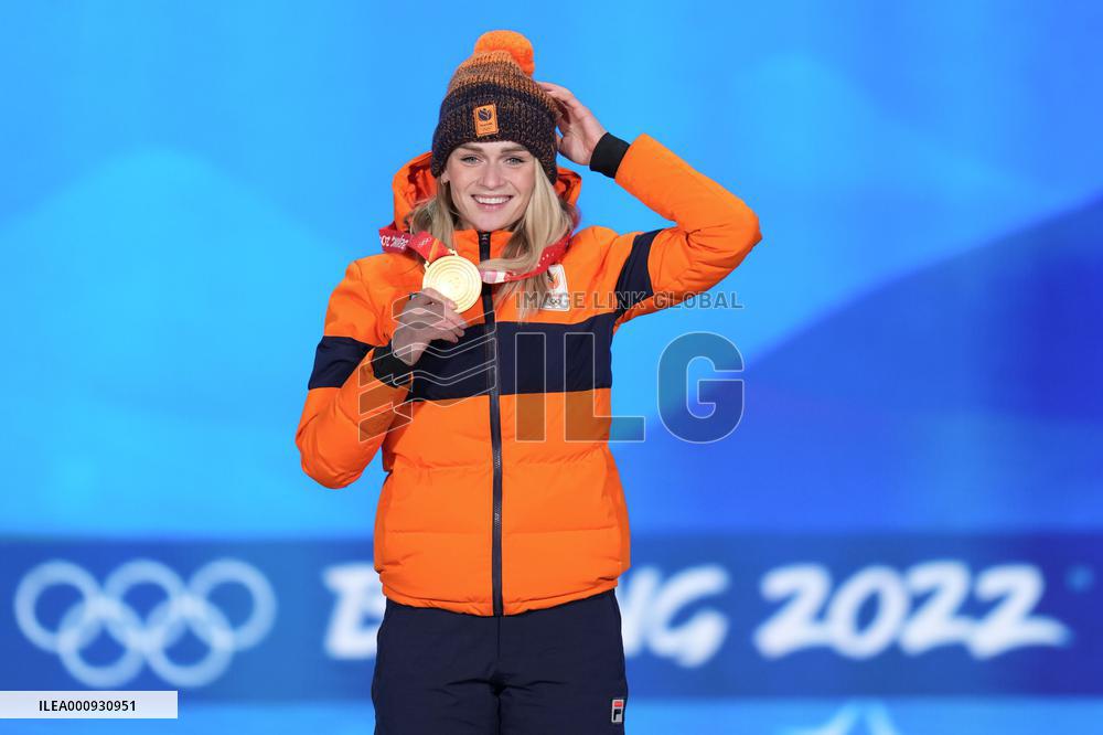 (BEIJING2022)CHINA-BEIJING-OLYMPIC WINTER GAMES-AWARDING CEREMONY-SPEED SKATING (CN)