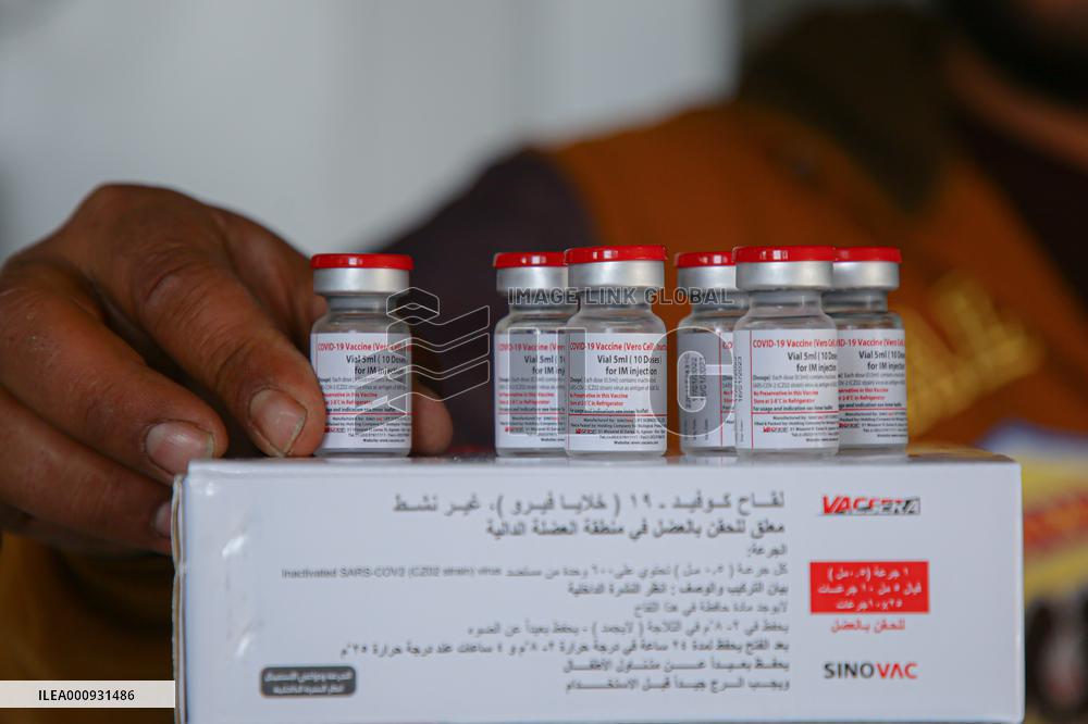 MIDEAST-GAZA CITY-COVID-19-VACCINE