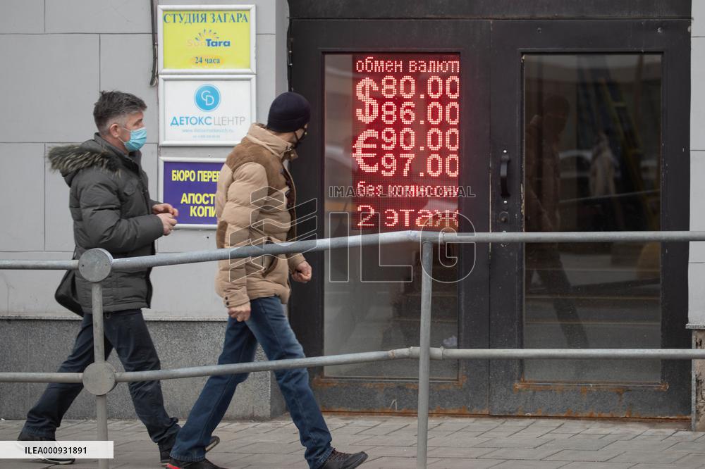 RUSSIA-MOSCOW-ROUBLE EXCHANGE-SLUMP