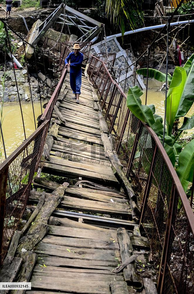 INDONESIA-BOGOR-BROKEN BRIDGE