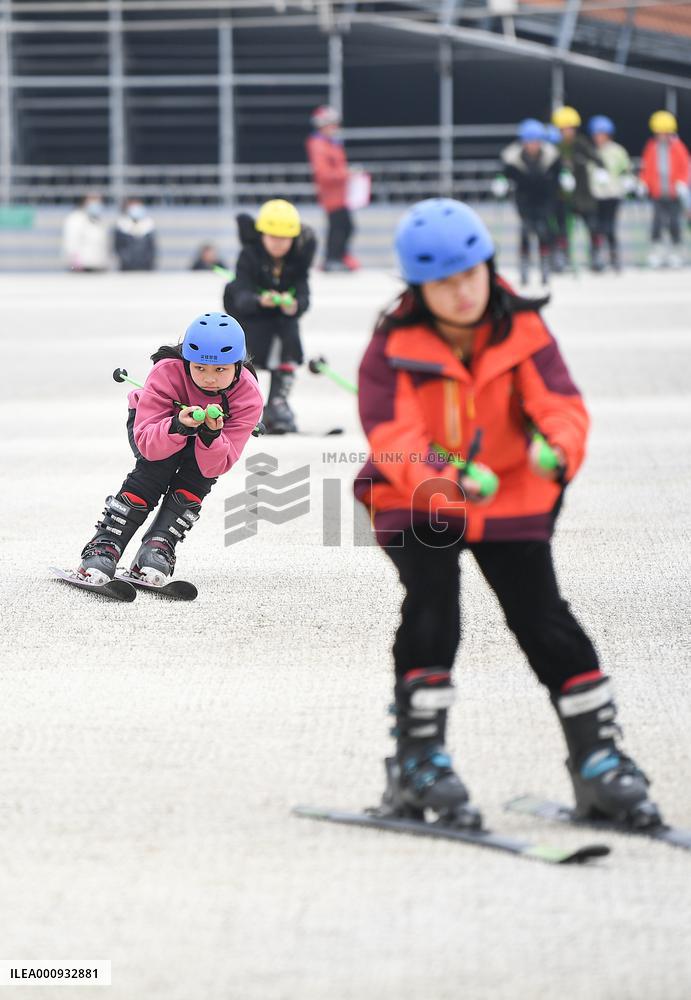 CHINA-SICHUAN-SPECIAL EDUCATION-SKIING (CN)