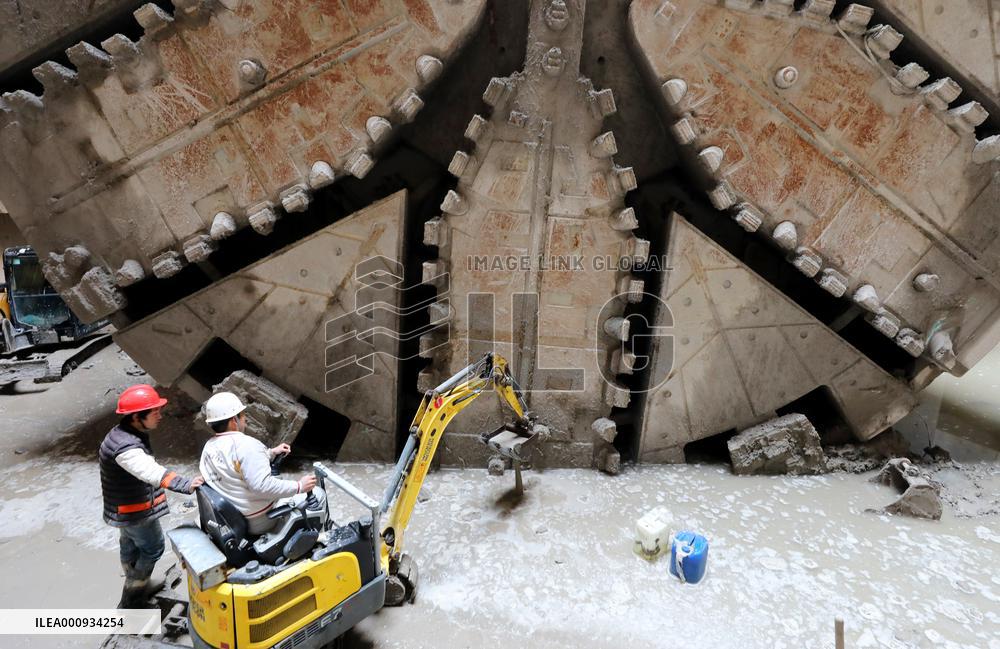 CHINA-SHANGHAI-DOMESTICALLY DEVELOPED SUPER-SIZED SHIELD TUNNELING MACHINE-CONSTRUCTION (CN)