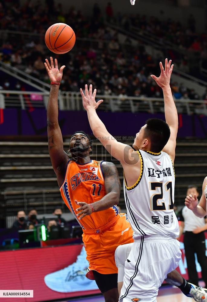 (SP)CHINA-LIAONING-SHENYANG-BASKETBALL-CBA LEAGUE-SHANGHAI-LIAONING(CN)