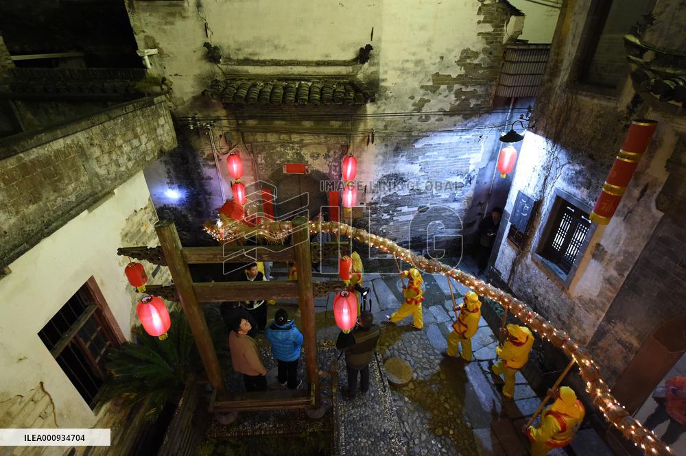 CHINA-ANHUI-HUANGSHAN-LONGTAITOU DAY-CELEBRATION-STRAW-WOVEN DRAGON (CN)